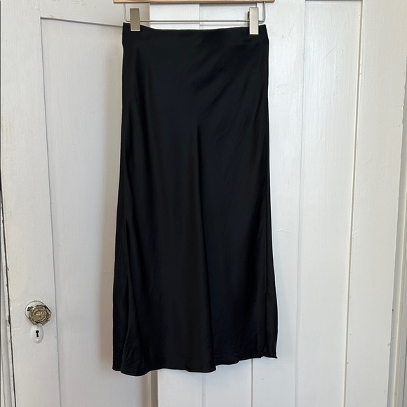Quince Dresses & Skirts - Quince 100% Washable Silk Skirt in Black size Small